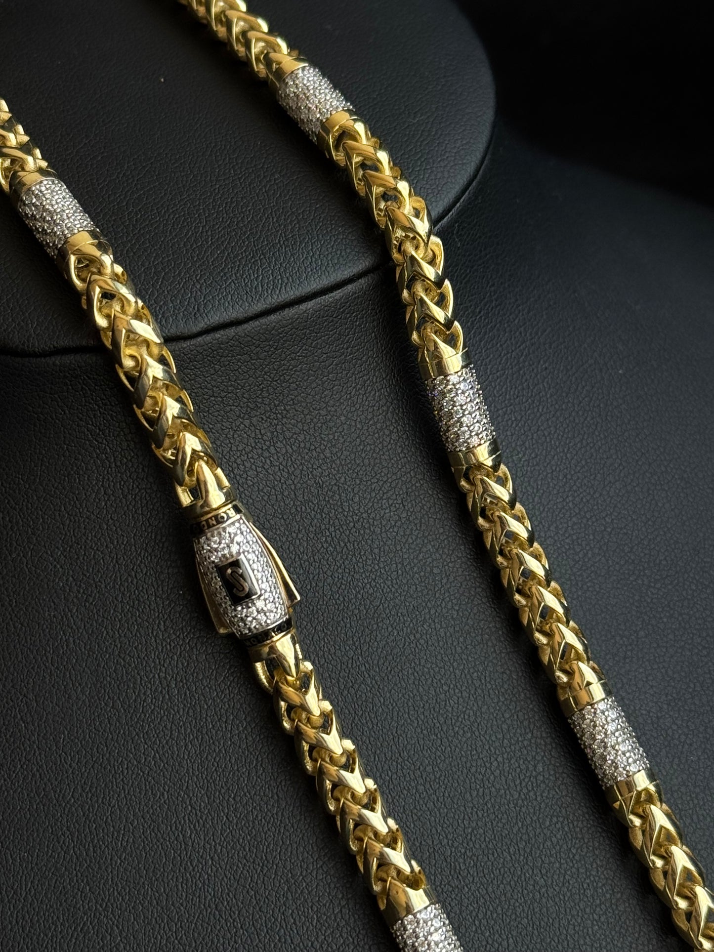 Monaco Rondo Piedra Blanca Oro 10k